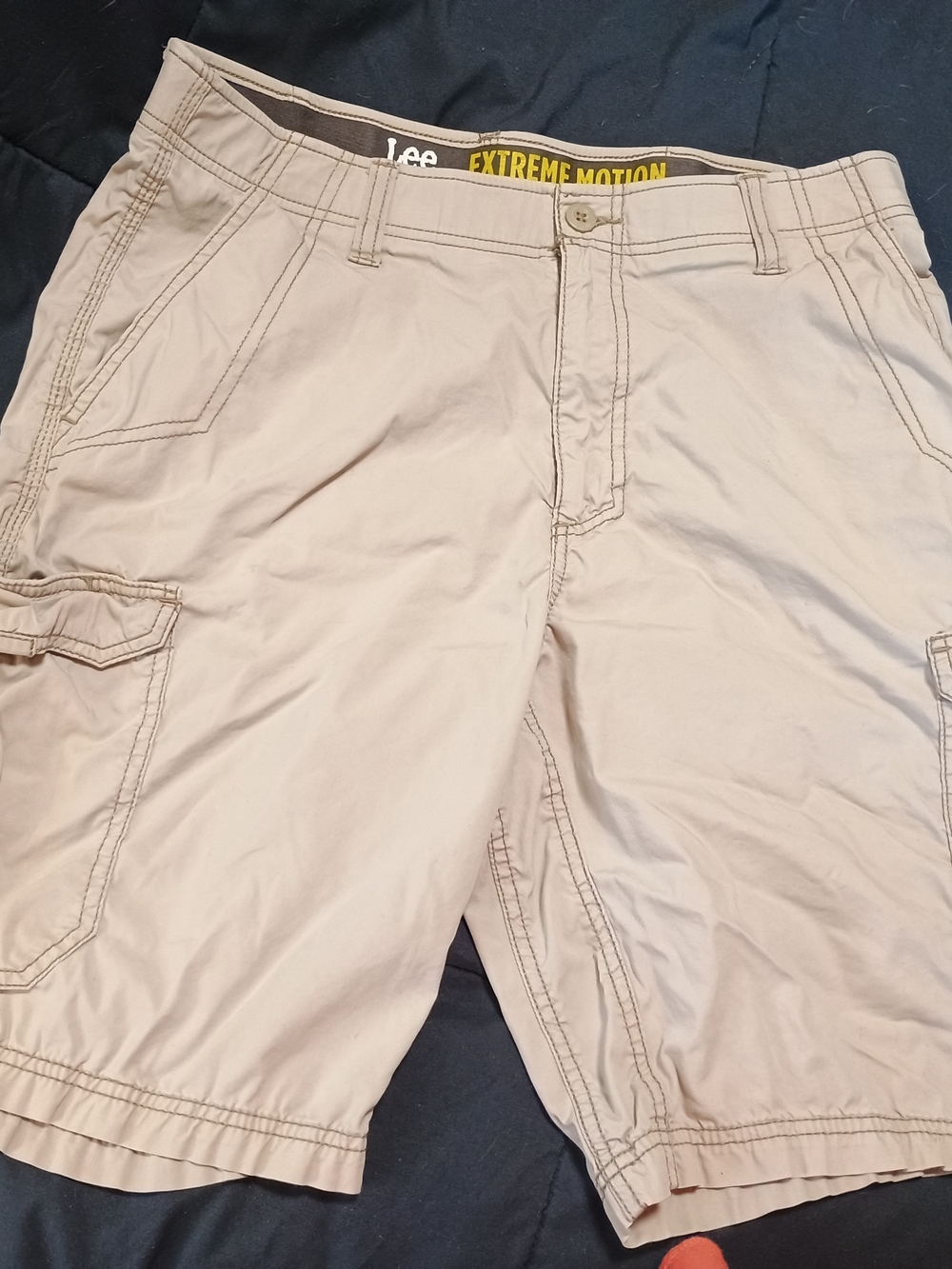 Lee Men's Size 33 Extreme Motion Cargo Shorts - Khaki